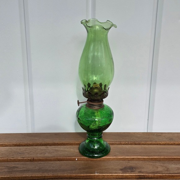 Other - Vtg Green Glass Oil Lamp Honeycomb pattern hong kong Ruffled Chimney 12"I